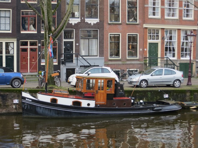 house boat amsterdam